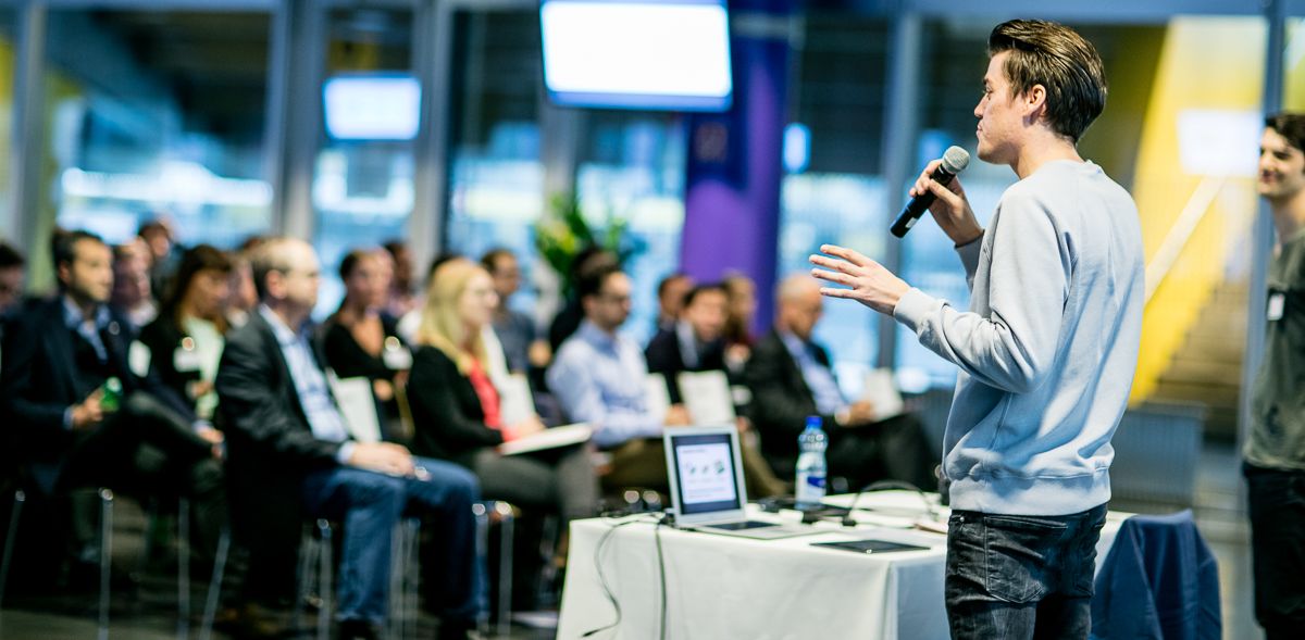 Startup pitching to investors Startup pitching to investors